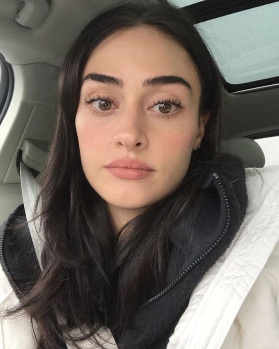 Do you think this woman is beautiful?