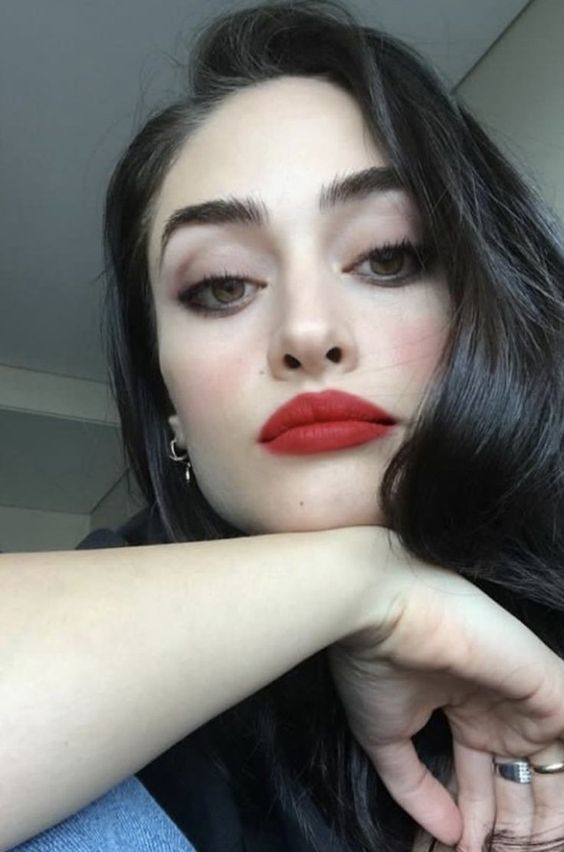 Do you think this woman is beautiful?
