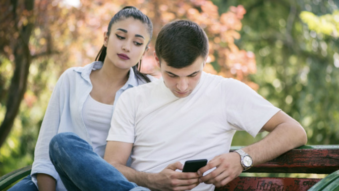 Is it normal to be annoyed at my boyfriend having an ex girlfriend as a friend and still chatting with her?