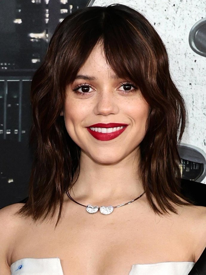 Why does Jenna Ortega look so young?