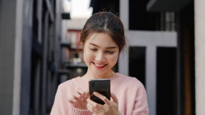 How do you compliment a guy on social media?
