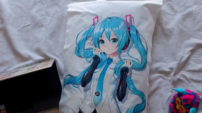 What do you think of dying alone with an anime body pillow Girlfriend in one hand and an AI girlfriend on the other?