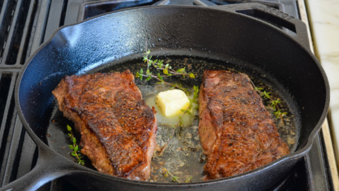 What is the best oil to cook steak?