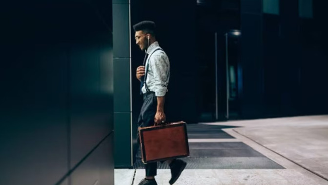Started a new job with great opportunities but my manager has an attitude problem. What to do?