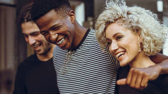 Is it okay to stay friends with an ex you’re in love with?