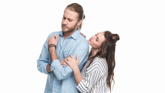 Do men ever play hard to get with women?