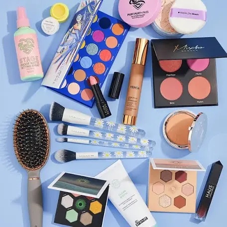 Girls what age did you first try makeup and do you have any advice? Guys have you ever tried makeup and do you like girls with or without makeup more?