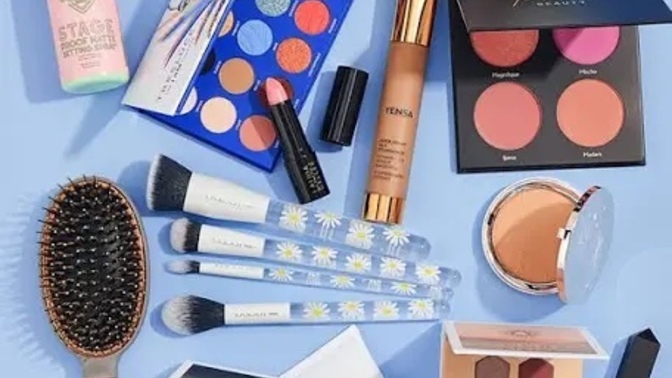 Girls what age did you first try makeup and do you have any advice? Guys have you ever tried makeup and do you like girls with or without makeup more?