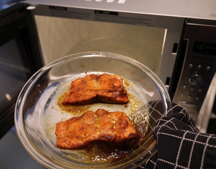 Should microwaving fish in community facilities be punishable by death?
