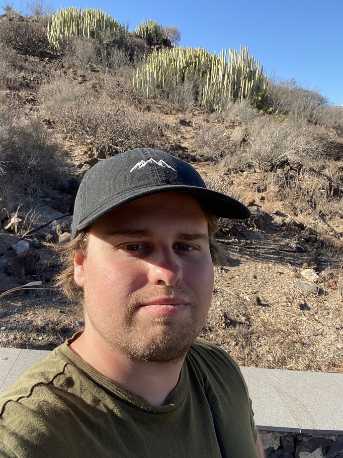 People of the internet is this a good dating profile pic be honest and why or why not thanks?
