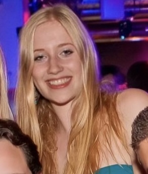Does this woman have the beauty of her mother?