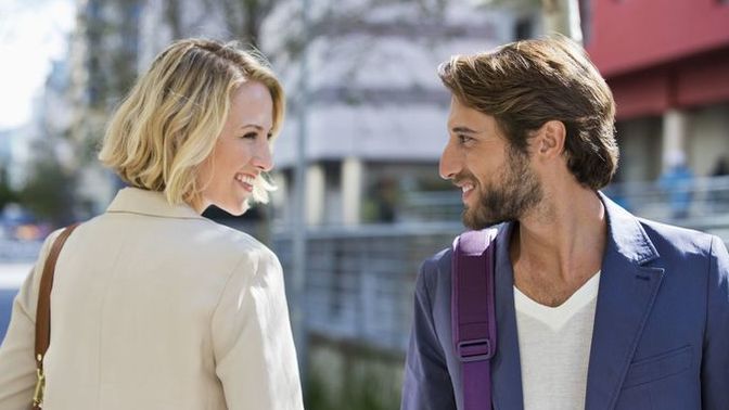 What are signs that a guy is trying to make a move?