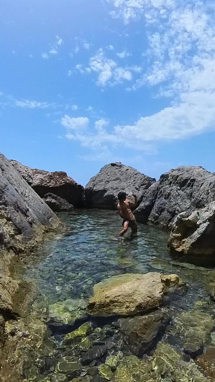 Sea swim in the heat! Explored hidden cove. Dou you like sea?