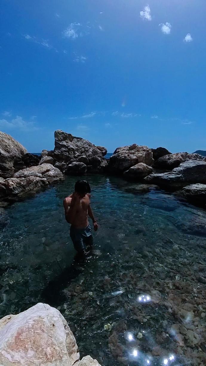 Sea swim in the heat! Explored hidden cove. Dou you like sea?