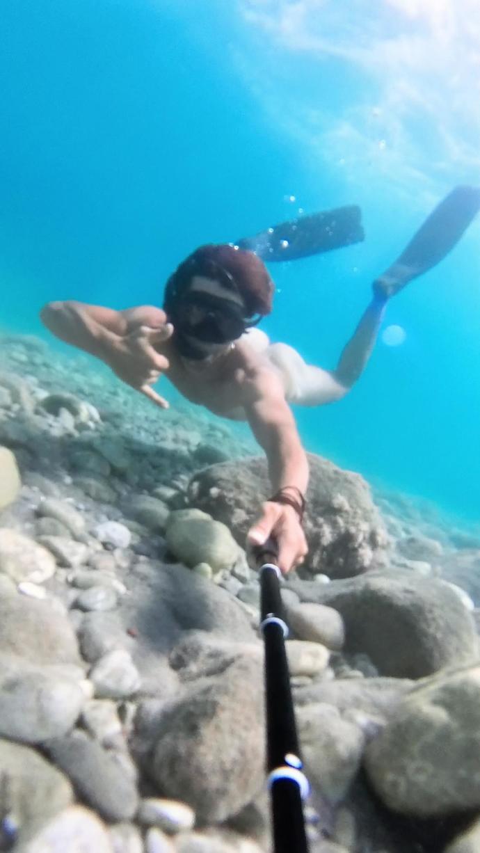 Sea swim in the heat! Explored hidden cove. Dou you like sea?