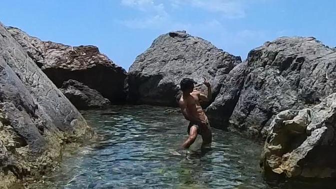 Sea swim in the heat! Explored hidden cove. Dou you like sea?