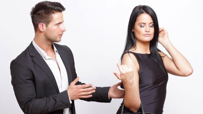 How do you get a girl to like you when she's single and unavailable or not ready to date?