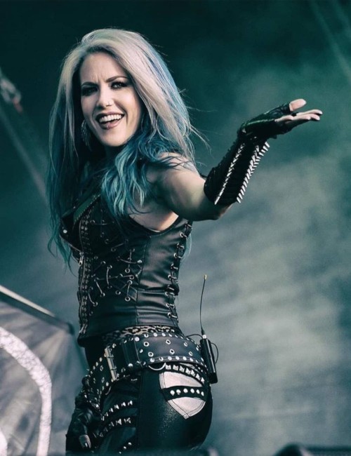 Are the 5 most beautiful female singers on earth: Hayley Williams, Carly rae Jepson, Avril Lavigne, Lynn Gunn ( singer of Pvris) and Lauren Mayberry?