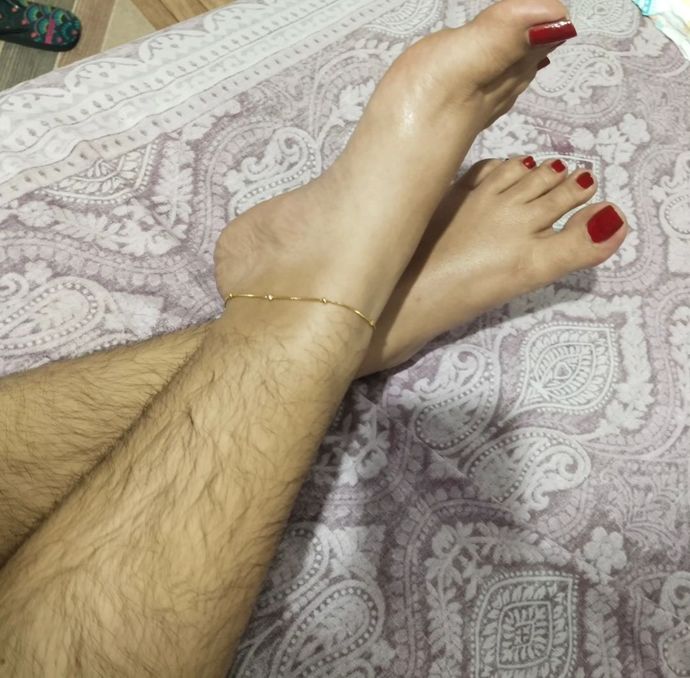 Hairy legs on a woman?