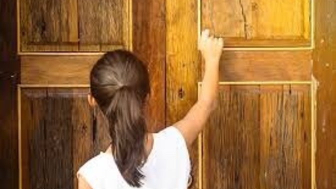 What are some clever knock knock jokes?