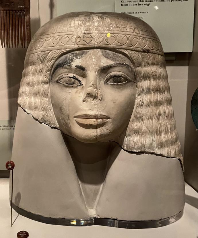 Does this 3,000 year old Egyptian statue looks like Michael Jackson?