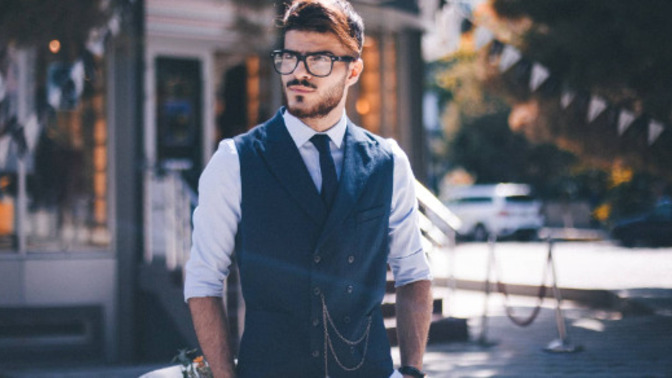 Is it true a guy will avoid eye contact with you if he’s attracted?