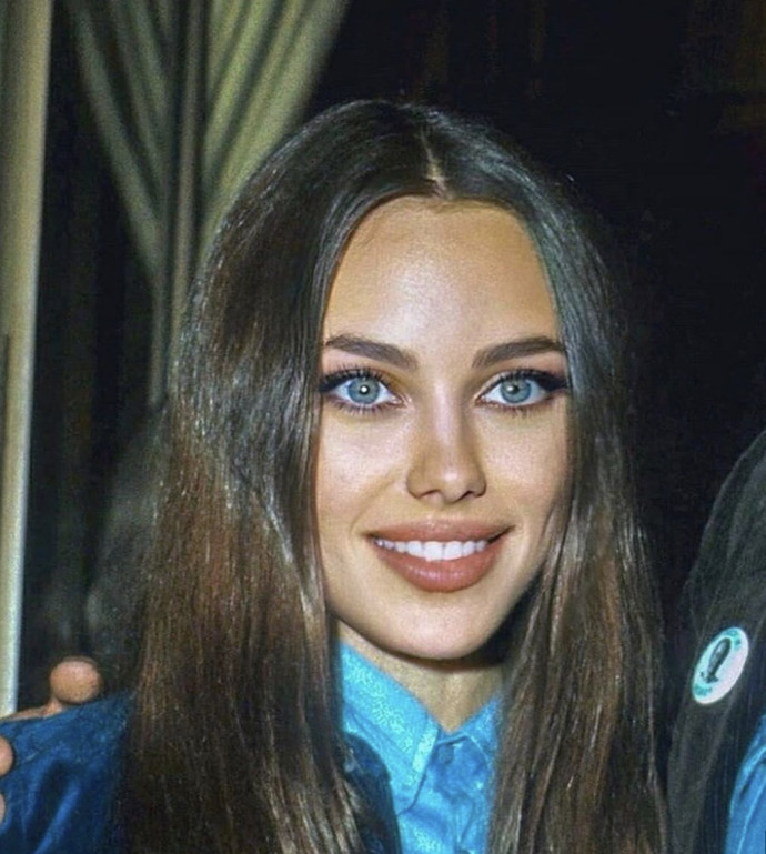 Why do so many people think Angelina Jolie is unattractive when she was considered the most beautiful woman in the world at one point?