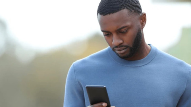 Am I wrong for getting annoyed when my girlfriend ignores my messages?