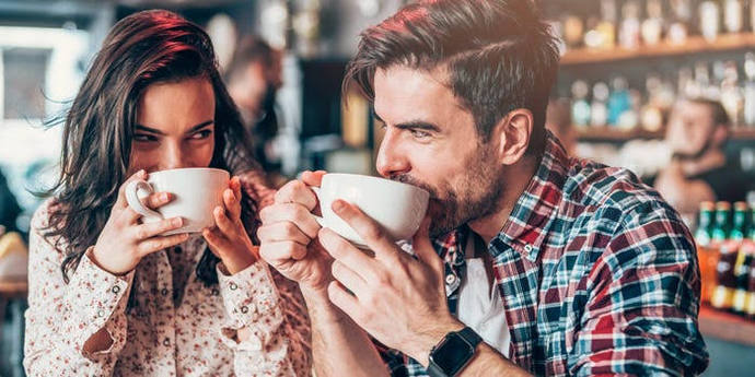 Is it a red flag if a guy invites me to his house on a first date?