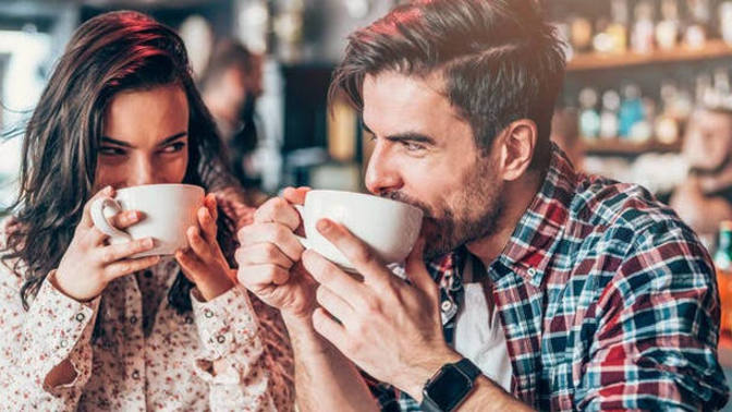 Is it a red flag if a guy invites me to his house on a first date?