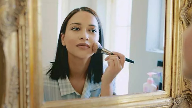 How to make my makeup last longer and look smooth all day?