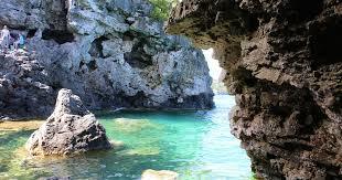 There's lots of cool little lagoons, grottos and white sand beaches to stop off in Tobermory.