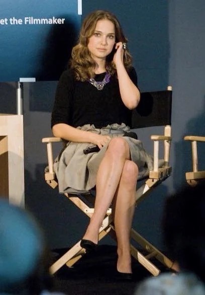 Can anyone picture what Natalie Portman’s legs would look like in suntan pantyhose?