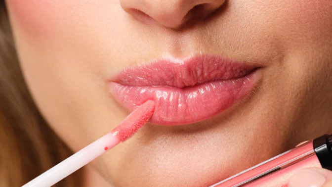 Is sharing lip gloss with your friends ok or is it unhealthy?