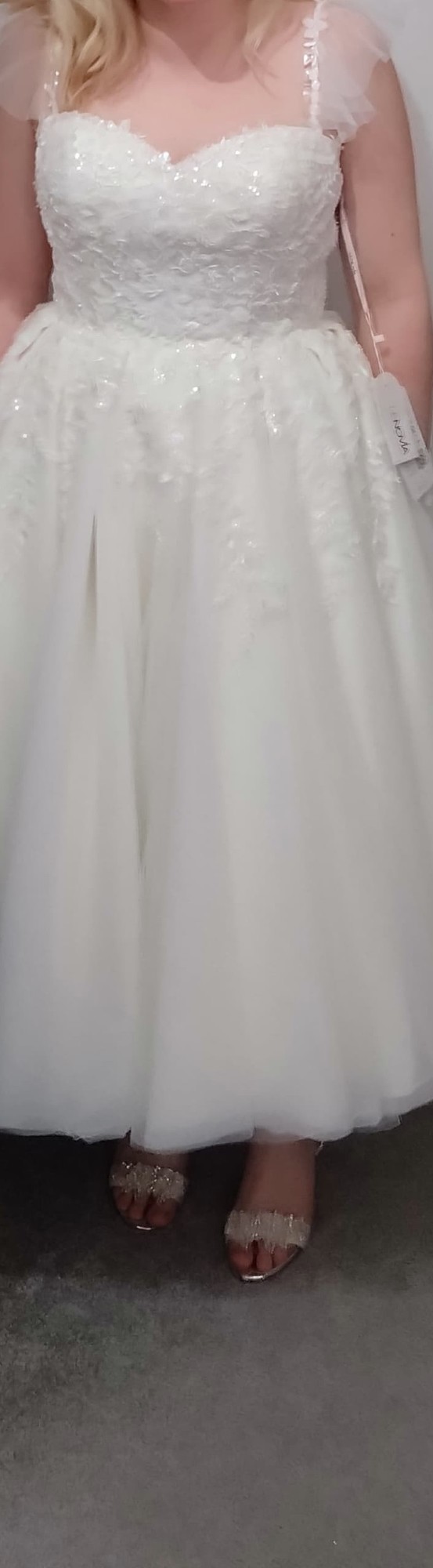 What do you think of my wedding dress 👰🏼?