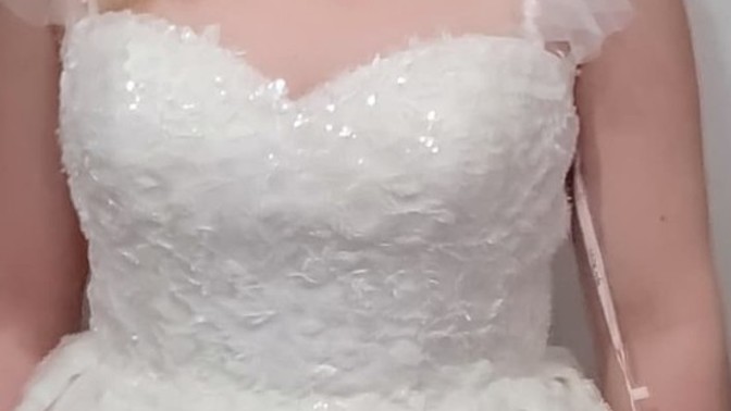 What do you think of my wedding dress 👰🏼?