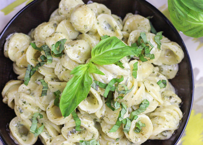 Can you mix alfredo sauce and pesto?
