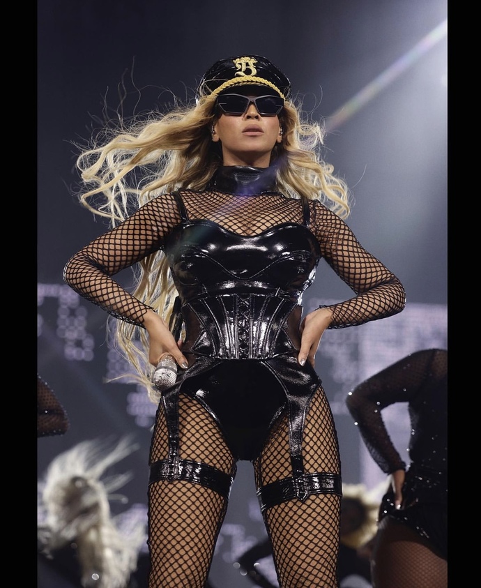 What Beyoncé outfit is best part 8?