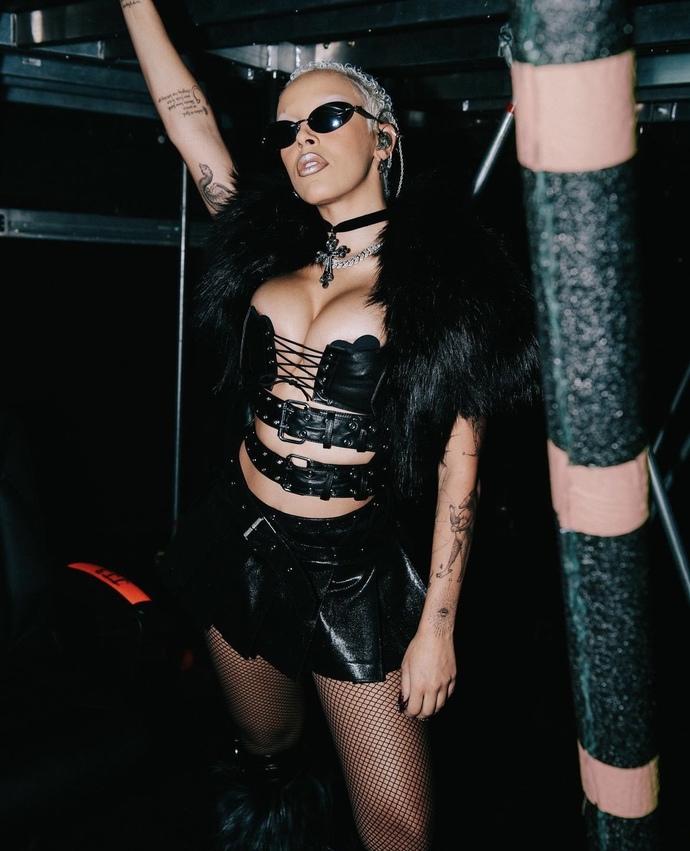 Which Doja Cat Tour Outfit is the best part 1?