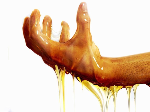 How do you get honey out of the pot?