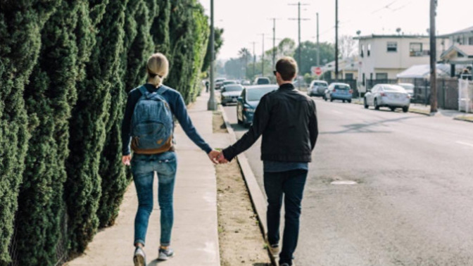 What are the pros and cons of having a boyfriend?