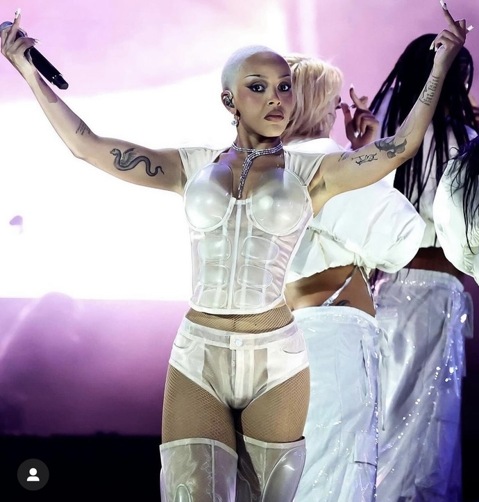 What’s your favorite Doja Cat Tour Outfit part 2?