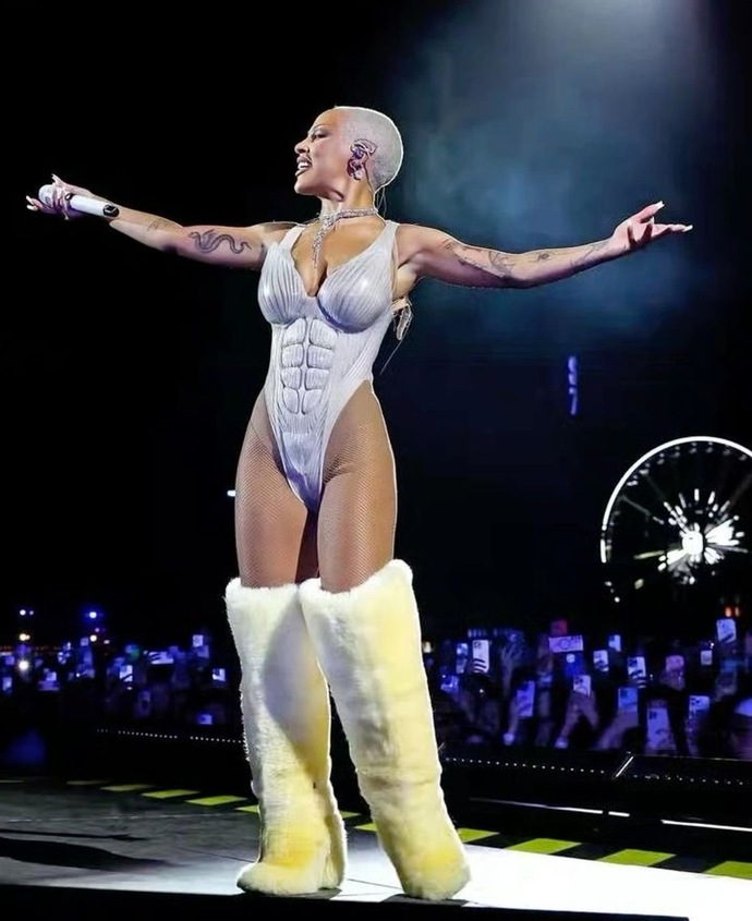 What’s your favorite Doja Cat Tour Outfit part 2?
