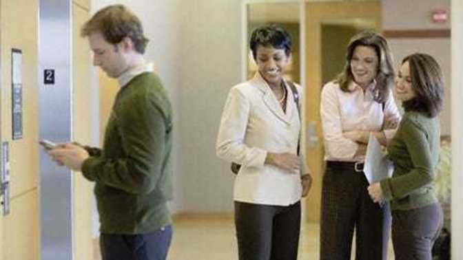 Guys do you like it if women are checking you out if you're just working or walking?