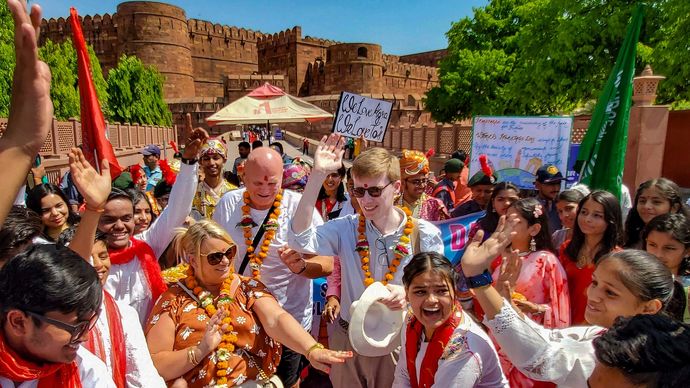 For those who were foreigners traveling to India, what was your experience like meeting local Indians there?