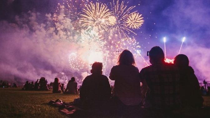 Today, 4th of July, is the Independence Day of US. What do you think is the best activity to do on such a day?