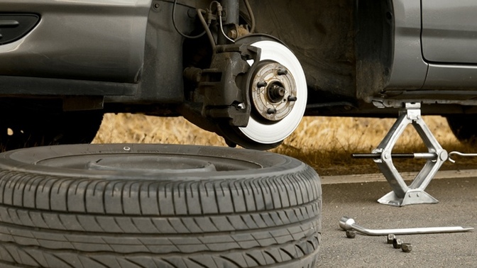 Can you change a tire 🛞 or plug a hole?