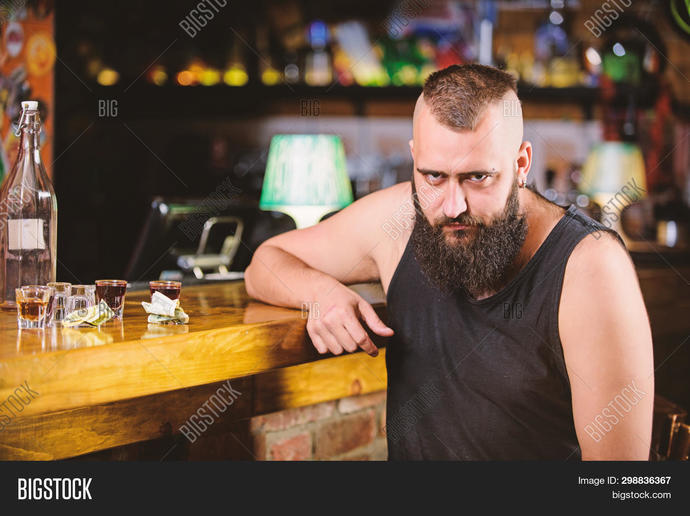 Girls, when is being checked out by a guy flattering, and when is it creepy/scary/uncomfortable?
