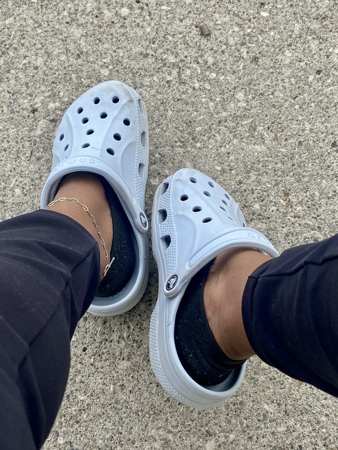 Anyone else like when women wear sneakers?