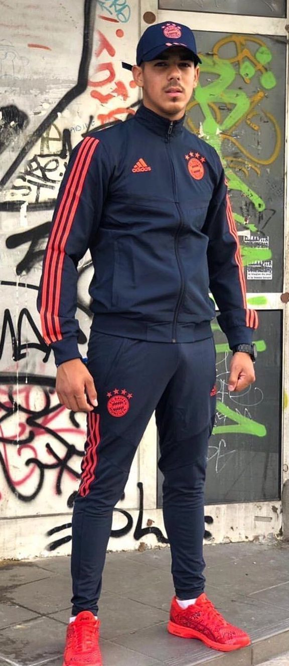 What are the current trends in men's fashion?